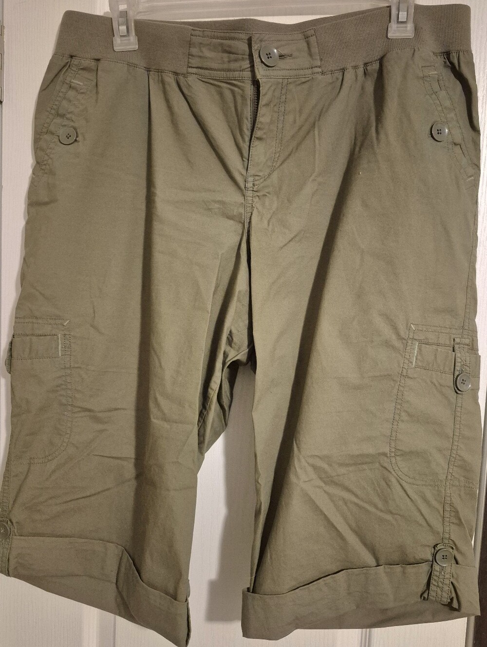 Women's Olive Cargo Shorts - Casual Utility Style